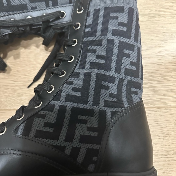 Fendi boots size 39 - Picture 3 of 7